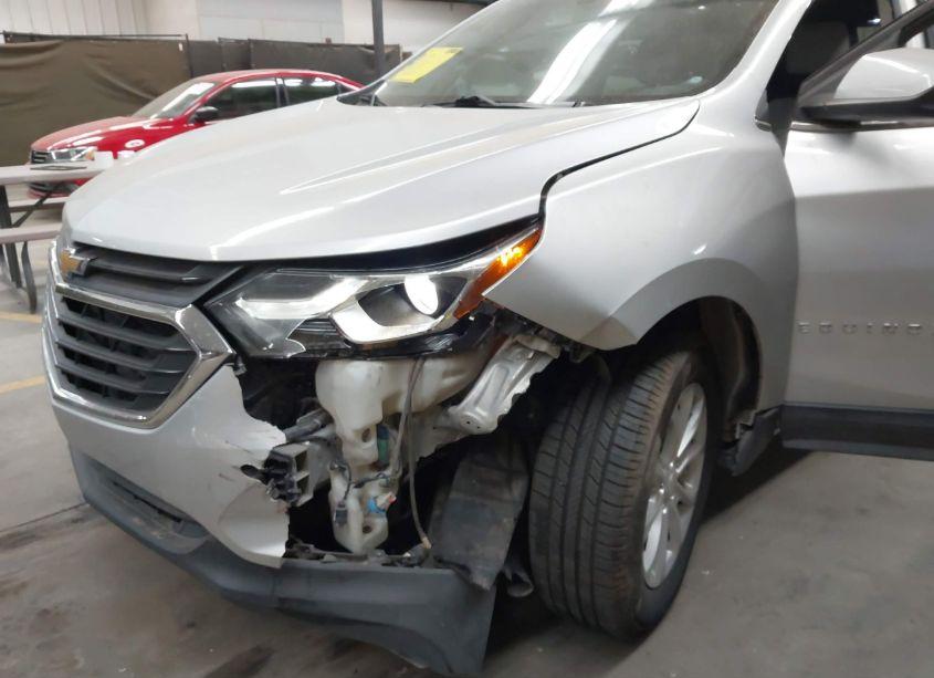 Photo 6 of 2018 Chevrolet Equinox LT (VIN 3GNAXJEV1JS500440)