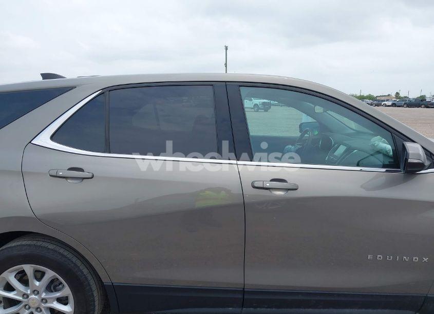 Photo 13 of 2018 Chevrolet Equinox LT (VIN 3GNAXJEV1JS526049)