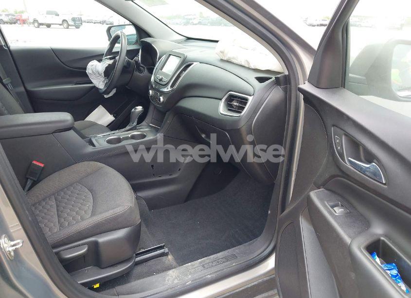 Photo 5 of 2018 Chevrolet Equinox LT (VIN 3GNAXJEV1JS526049)