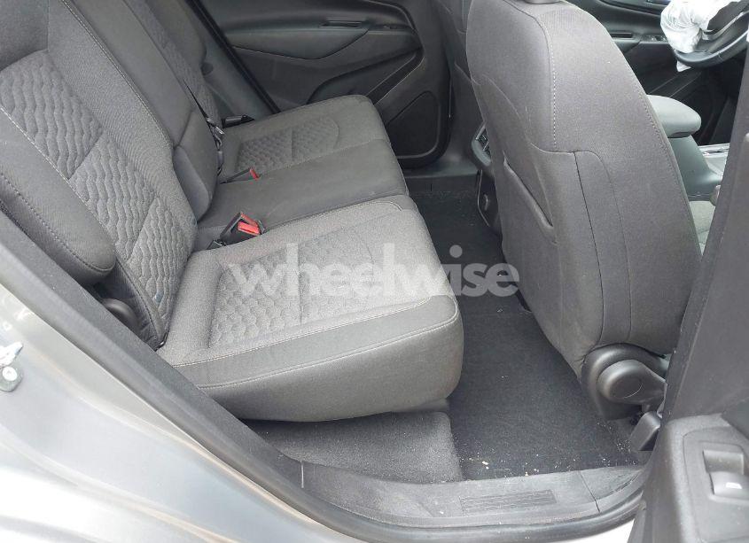 Photo 8 of 2018 Chevrolet Equinox LT (VIN 3GNAXJEV1JS526049)