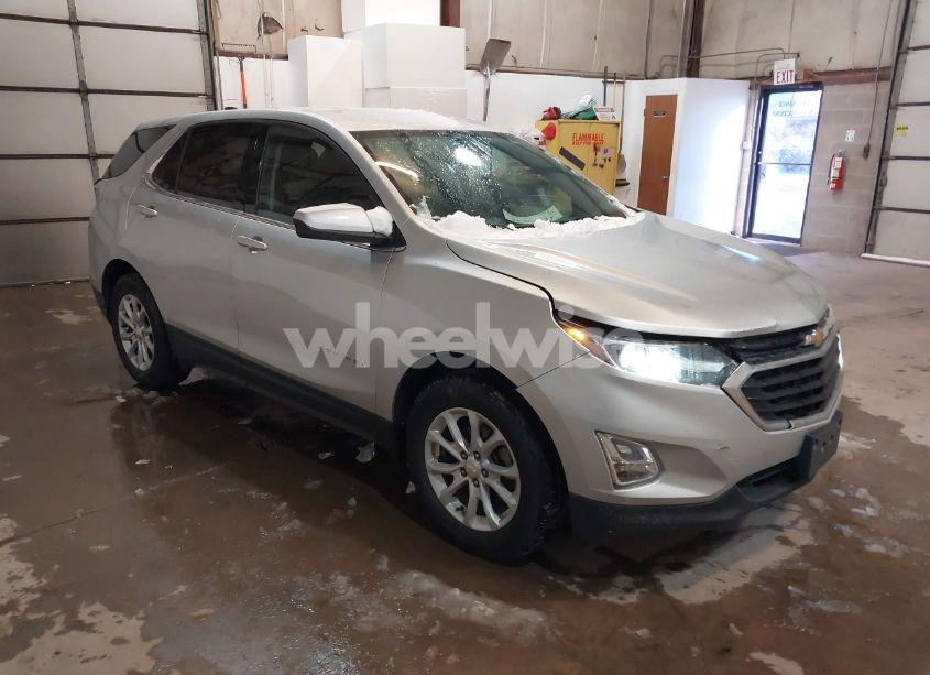 2018 Chevrolet Equinox LT (VIN 3GNAXJEV1JS546849) main photo