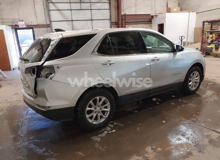 Photo 4 of 2018 Chevrolet Equinox LT (VIN 3GNAXJEV1JS546849)