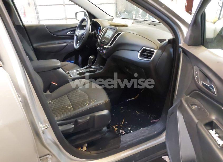 Photo 5 of 2018 Chevrolet Equinox LT (VIN 3GNAXJEV1JS546849)