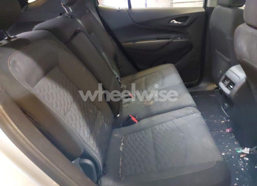 Photo 8 of 2018 Chevrolet Equinox LT (VIN 3GNAXJEV1JS546849)