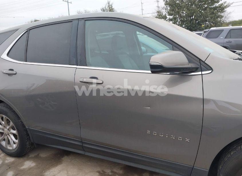 Photo 13 of 2018 Chevrolet Equinox LT (VIN 3GNAXJEV1JS547192)