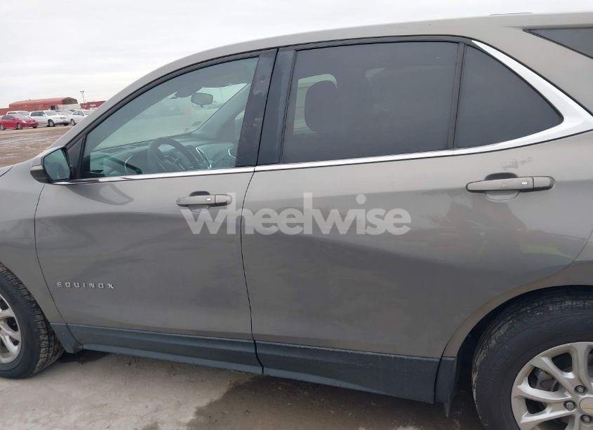 Photo 14 of 2018 Chevrolet Equinox LT (VIN 3GNAXJEV1JS547192)