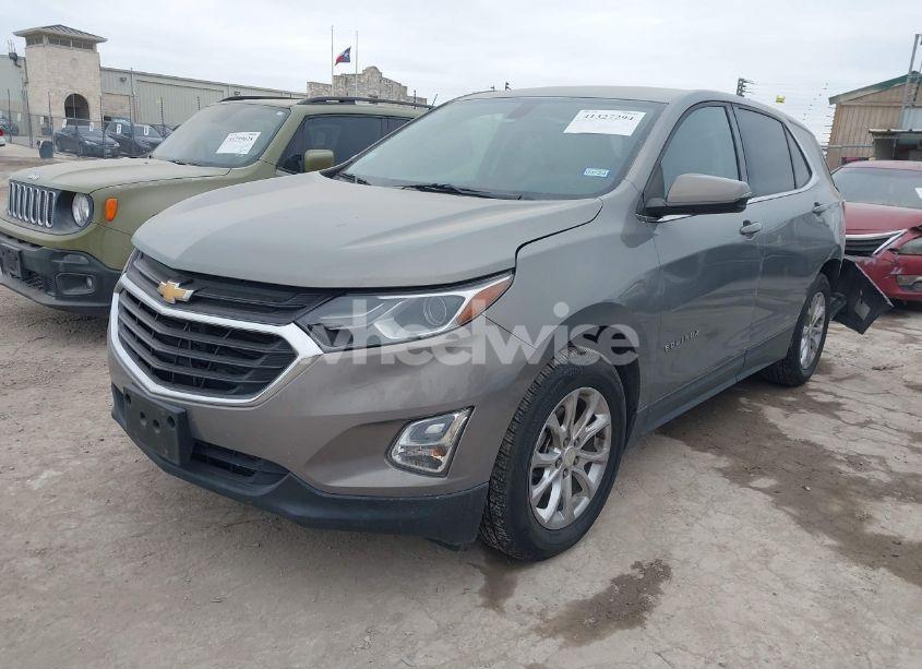 Photo 2 of 2018 Chevrolet Equinox LT (VIN 3GNAXJEV1JS547192)