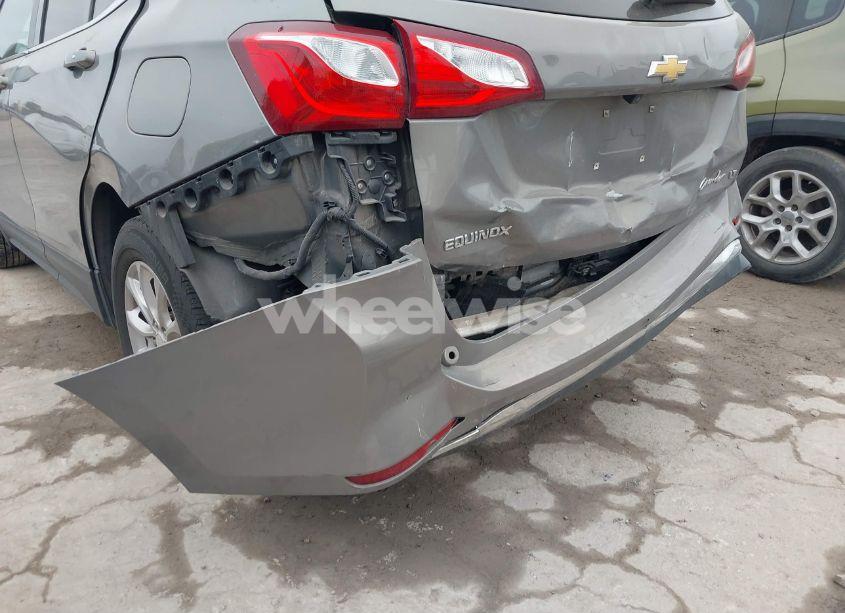 Photo 6 of 2018 Chevrolet Equinox LT (VIN 3GNAXJEV1JS547192)