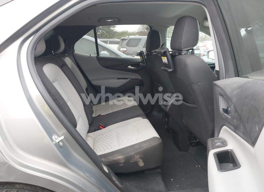 Photo 8 of 2018 Chevrolet Equinox LT (VIN 3GNAXJEV1JS547192)