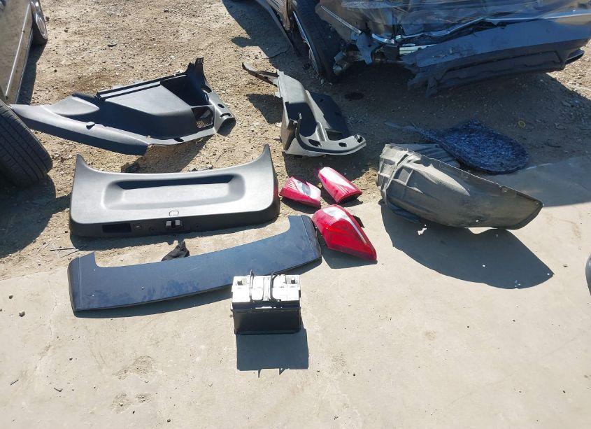 Photo 12 of 2018 Chevrolet Equinox LT (VIN 3GNAXJEV1JS579821)