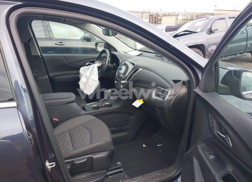 Photo 5 of 2018 Chevrolet Equinox LT (VIN 3GNAXJEV1JS588597)