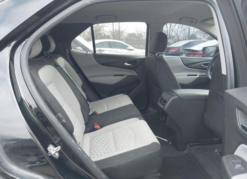 Photo 8 of 2018 Chevrolet Equinox LT (VIN 3GNAXJEV2JL120985)