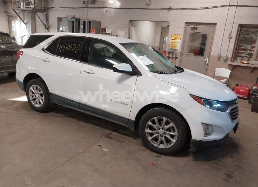 2018 Chevrolet Equinox LT (VIN 3GNAXJEV2JL162041) main photo