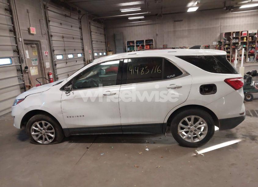 Photo 14 of 2018 Chevrolet Equinox LT (VIN 3GNAXJEV2JL162041)