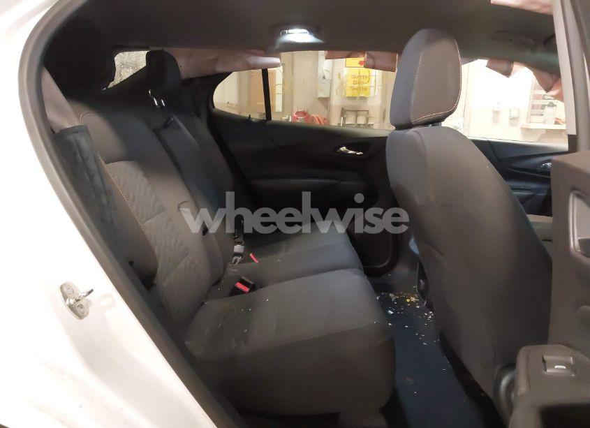 Photo 8 of 2018 Chevrolet Equinox LT (VIN 3GNAXJEV2JL162041)