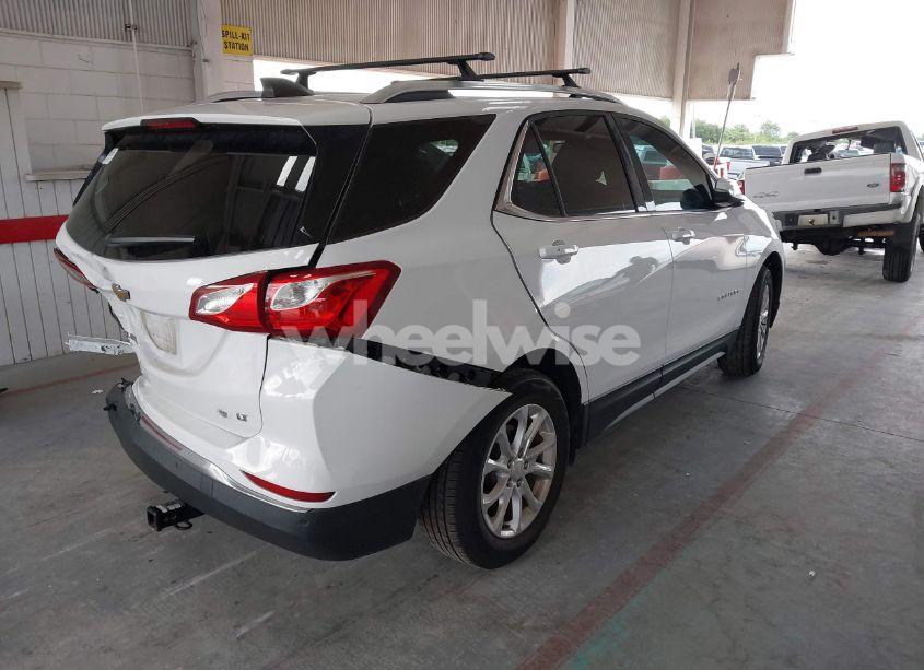 Photo 4 of 2018 Chevrolet Equinox LT (VIN 3GNAXJEV2JL285919)