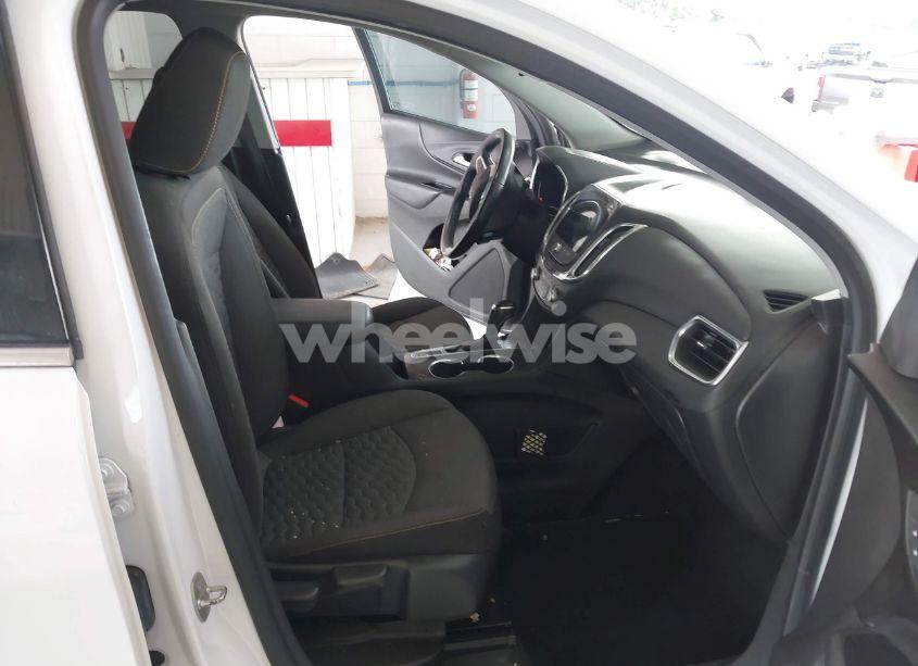 Photo 5 of 2018 Chevrolet Equinox LT (VIN 3GNAXJEV2JL285919)