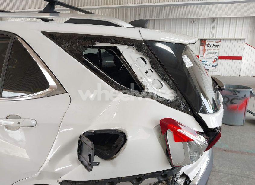 Photo 6 of 2018 Chevrolet Equinox LT (VIN 3GNAXJEV2JL285919)