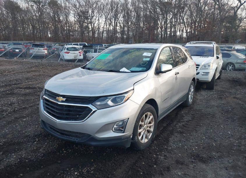 Photo 2 of 2018 Chevrolet Equinox LT (VIN 3GNAXJEV2JS524682)