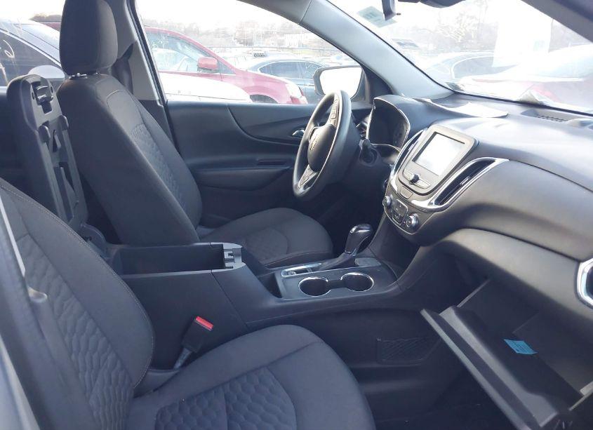 Photo 5 of 2018 Chevrolet Equinox LT (VIN 3GNAXJEV2JS524682)