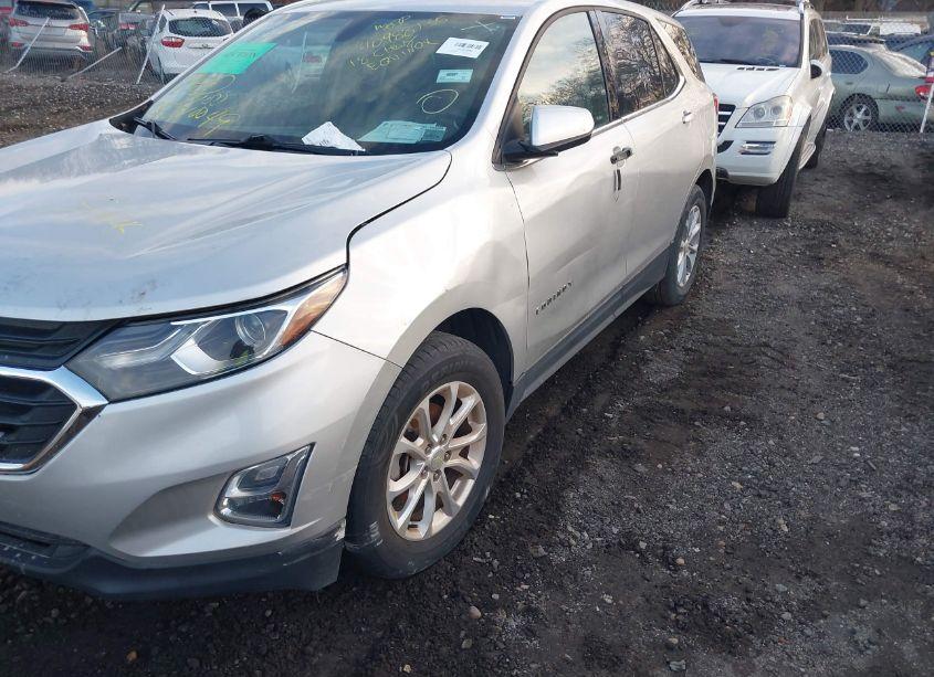 Photo 6 of 2018 Chevrolet Equinox LT (VIN 3GNAXJEV2JS524682)