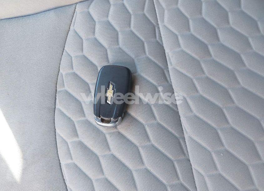 Photo 11 of 2018 Chevrolet Equinox LT (VIN 3GNAXJEV2JS576538)