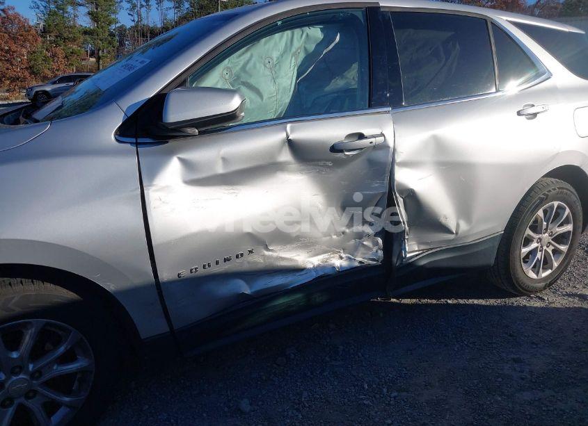 Photo 6 of 2018 Chevrolet Equinox LT (VIN 3GNAXJEV2JS576538)