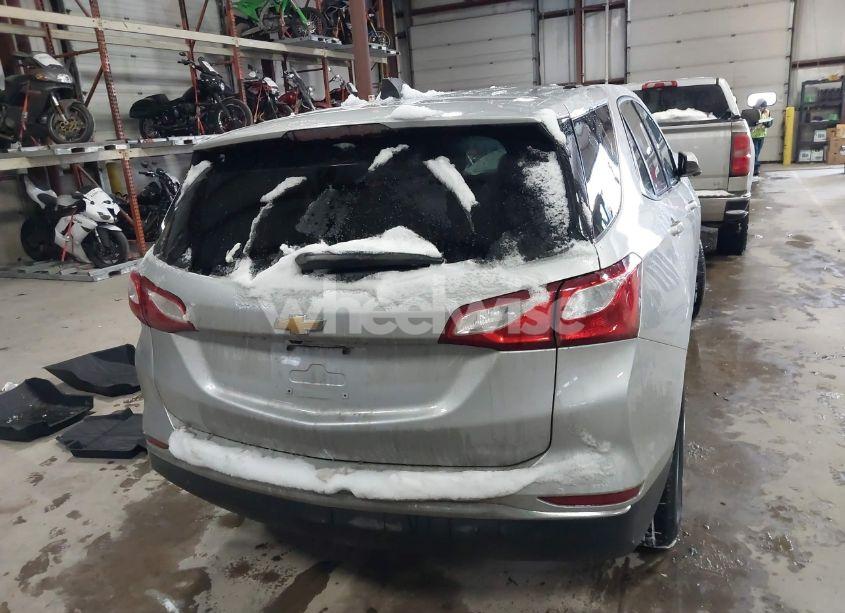 Photo 16 of 2018 Chevrolet Equinox LT (VIN 3GNAXJEV2JS579519)
