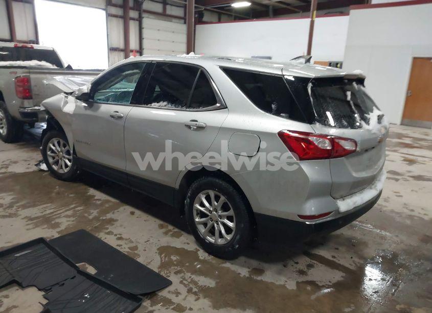 Photo 3 of 2018 Chevrolet Equinox LT (VIN 3GNAXJEV2JS579519)