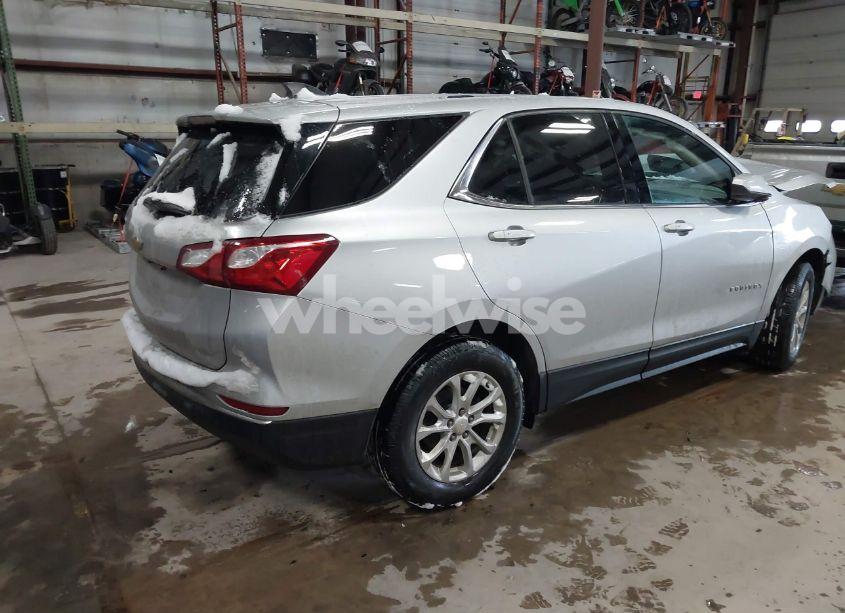 Photo 4 of 2018 Chevrolet Equinox LT (VIN 3GNAXJEV2JS579519)