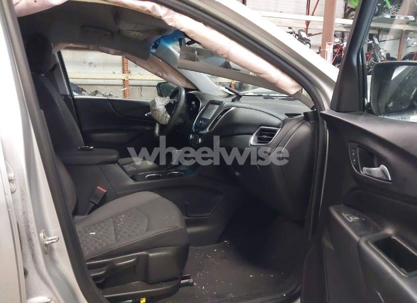 Photo 5 of 2018 Chevrolet Equinox LT (VIN 3GNAXJEV2JS579519)