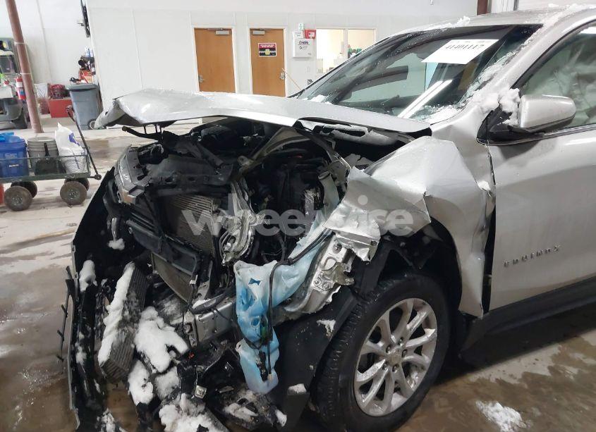 Photo 6 of 2018 Chevrolet Equinox LT (VIN 3GNAXJEV2JS579519)