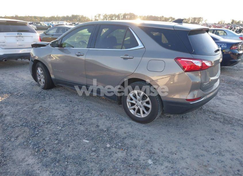 Photo 3 of 2018 Chevrolet Equinox LT (VIN 3GNAXJEV2JS624796)