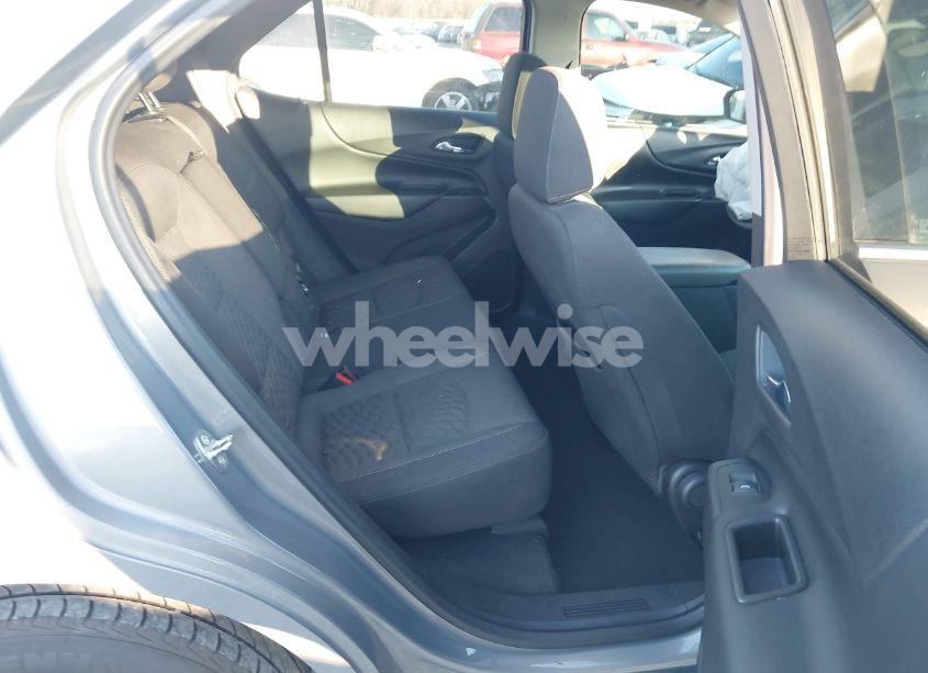 Photo 8 of 2018 Chevrolet Equinox LT (VIN 3GNAXJEV2JS624796)