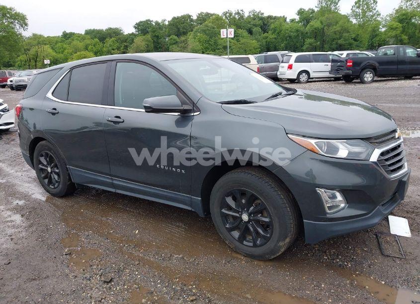 2018 Chevrolet Equinox LT (VIN 3GNAXJEV2JS624913) main photo
