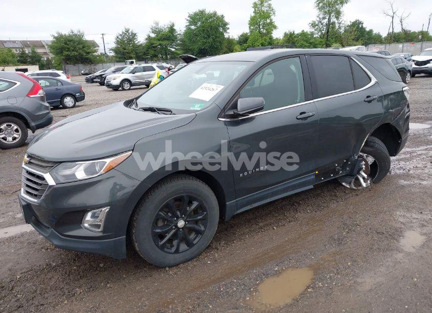 Photo 2 of 2018 Chevrolet Equinox LT (VIN 3GNAXJEV2JS624913)