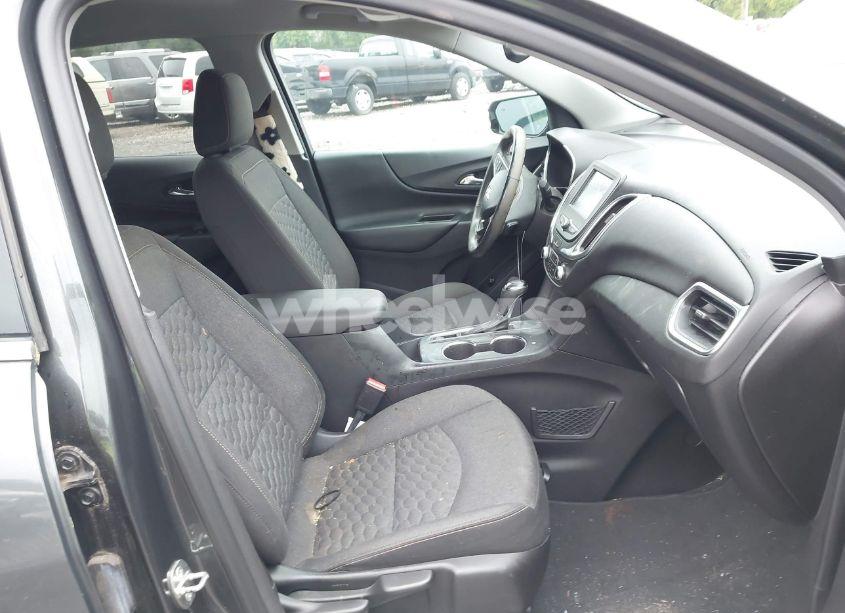 Photo 5 of 2018 Chevrolet Equinox LT (VIN 3GNAXJEV2JS624913)