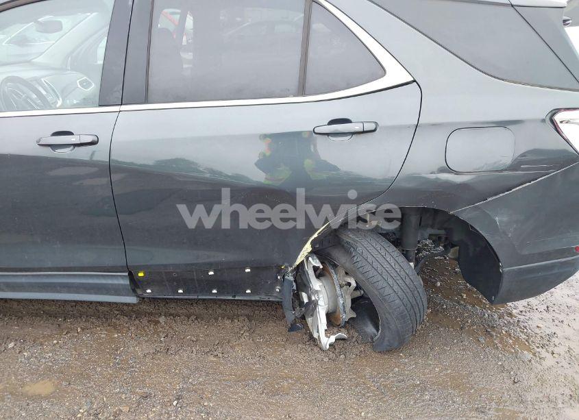 Photo 6 of 2018 Chevrolet Equinox LT (VIN 3GNAXJEV2JS624913)