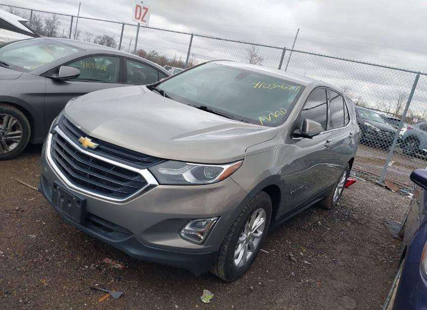 Photo 2 of 2018 Chevrolet Equinox LT (VIN 3GNAXJEV2JS641971)