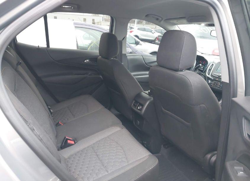 Photo 8 of 2018 Chevrolet Equinox LT (VIN 3GNAXJEV2JS641971)