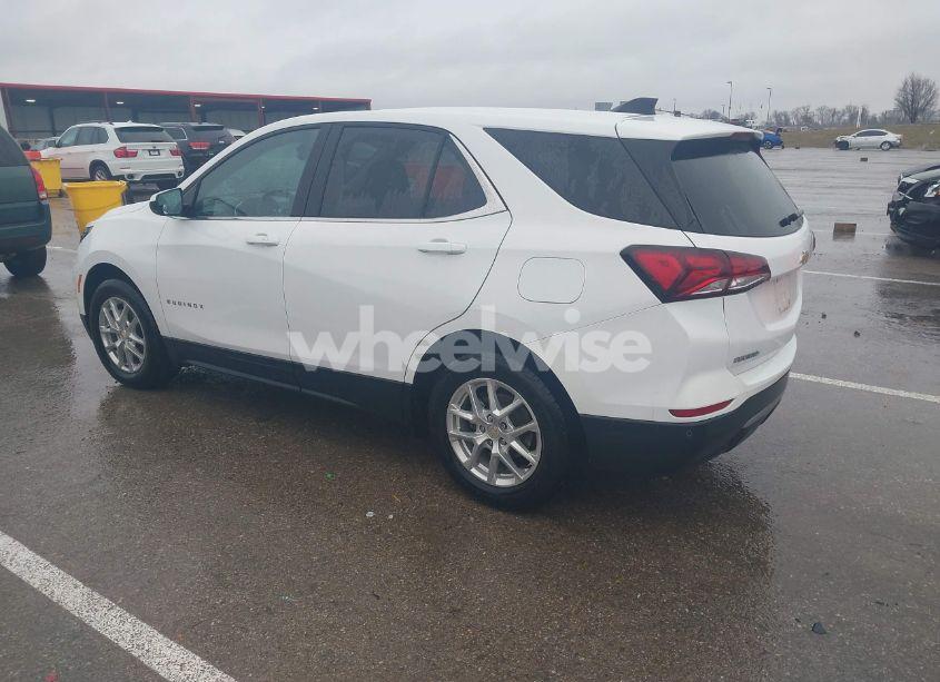 Photo 3 of 2022 Chevrolet Equinox FWD 2FL (VIN 3GNAXJEV2NL180299)