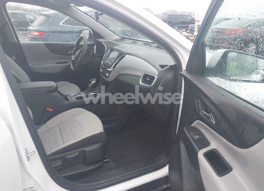 Photo 5 of 2022 Chevrolet Equinox FWD 2FL (VIN 3GNAXJEV2NL180299)