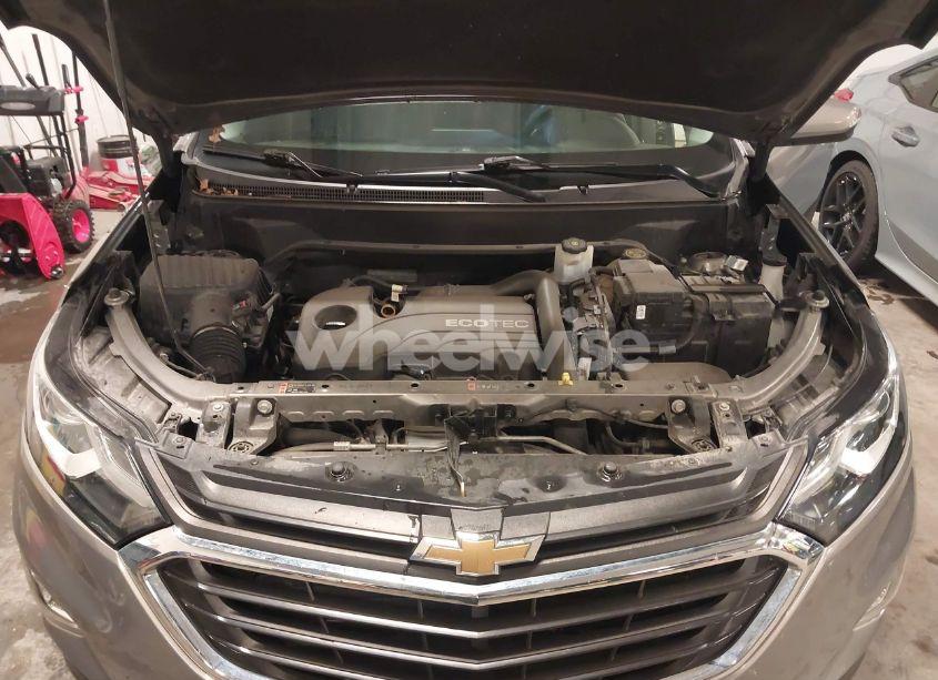 Photo 10 of 2018 Chevrolet Equinox LT (VIN 3GNAXJEV3JL116279)