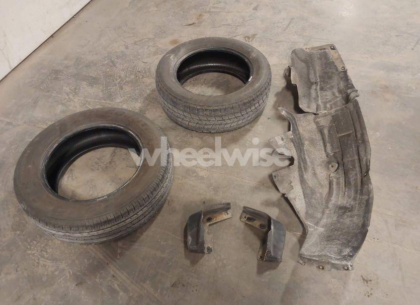 Photo 12 of 2018 Chevrolet Equinox LT (VIN 3GNAXJEV3JL116279)