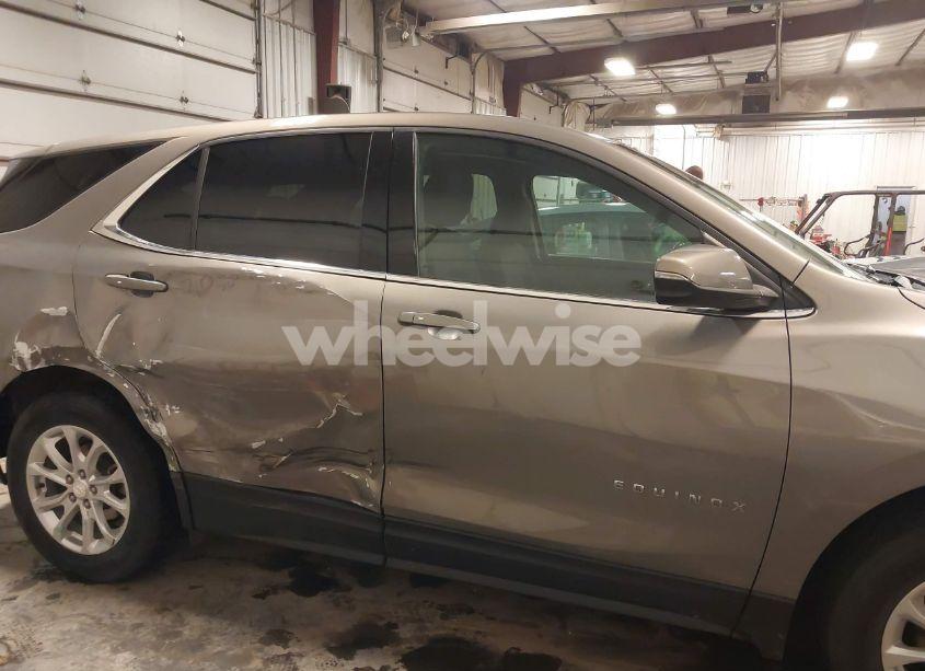 Photo 14 of 2018 Chevrolet Equinox LT (VIN 3GNAXJEV3JL116279)