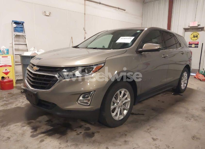 Photo 2 of 2018 Chevrolet Equinox LT (VIN 3GNAXJEV3JL116279)