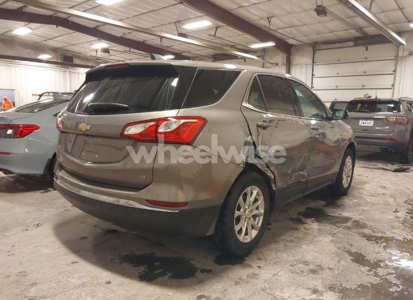 Photo 4 of 2018 Chevrolet Equinox LT (VIN 3GNAXJEV3JL116279)