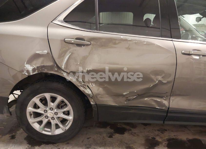 Photo 6 of 2018 Chevrolet Equinox LT (VIN 3GNAXJEV3JL116279)