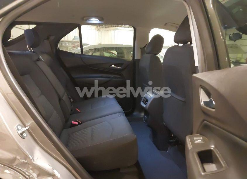 Photo 8 of 2018 Chevrolet Equinox LT (VIN 3GNAXJEV3JL116279)