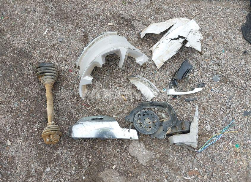 Photo 12 of 2018 Chevrolet Equinox LT (VIN 3GNAXJEV3JL275285)